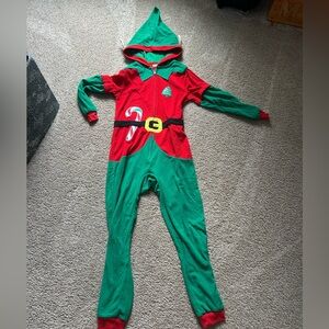 Like new size 6 Cat & Jack Elf Union Suit. Smoke free home!